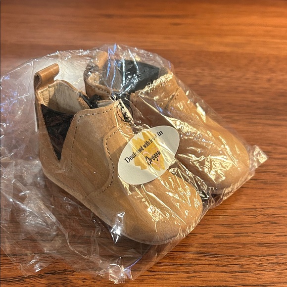 Little Love Bug Other - NWT size 2 Tan Little Love Bug Chelsea Boots